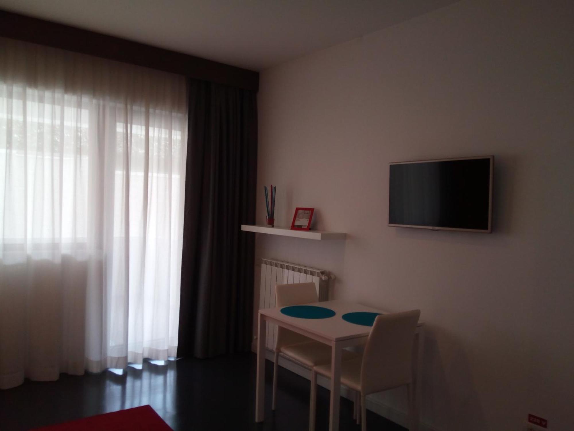 בוקרשט Living Aparthotel חדר תמונה